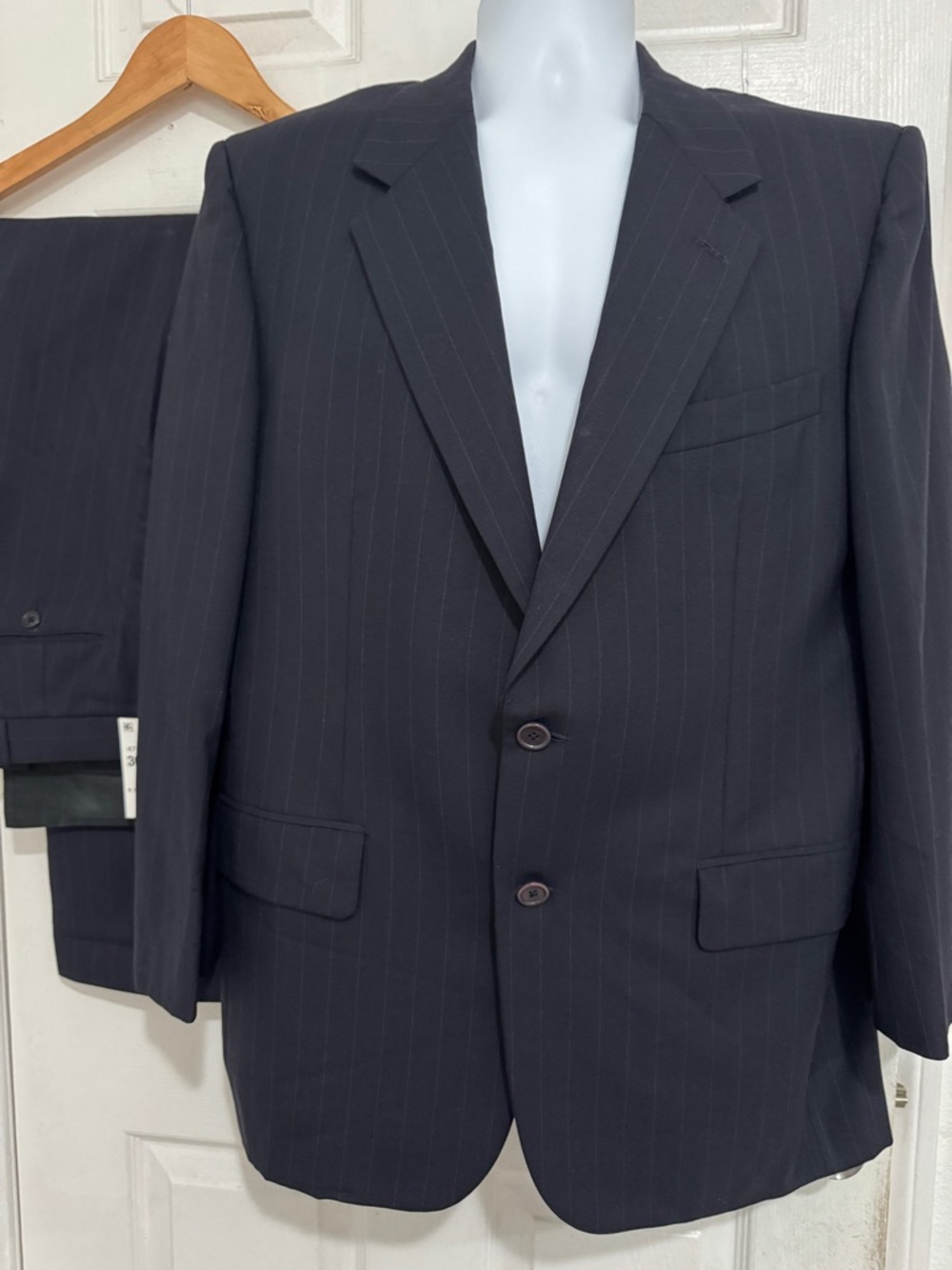 Men's Deep Navy Pinstripe Two-Button Suit Jacket 42R pants 36Wx30